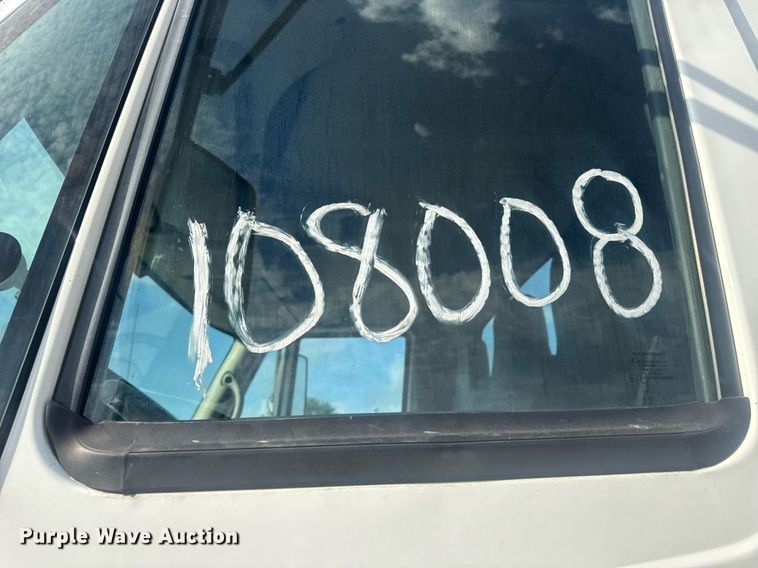 image for item DV4223 2010 International DuraStar 4300 truck cab and chassis