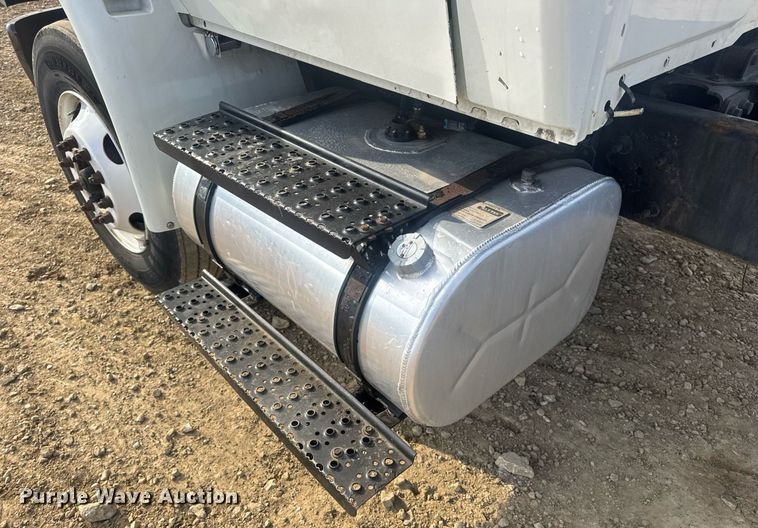 image for item DV4223 2010 International DuraStar 4300 truck cab and chassis