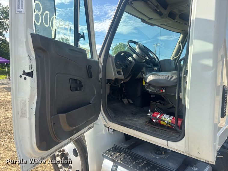 image for item DV4223 2010 International DuraStar 4300 truck cab and chassis