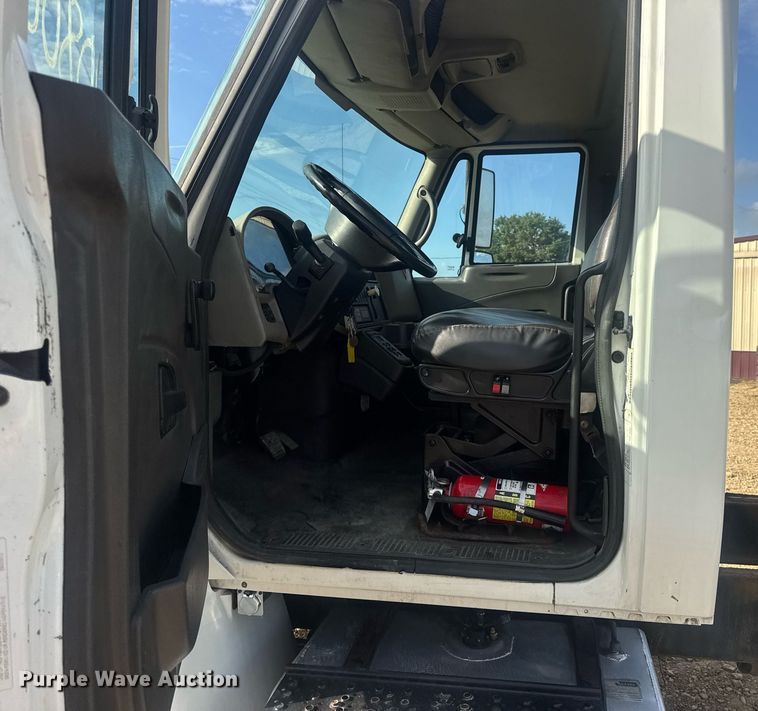 image for item DV4223 2010 International DuraStar 4300 truck cab and chassis