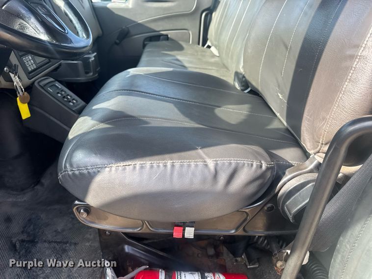 image for item DV4223 2010 International DuraStar 4300 truck cab and chassis