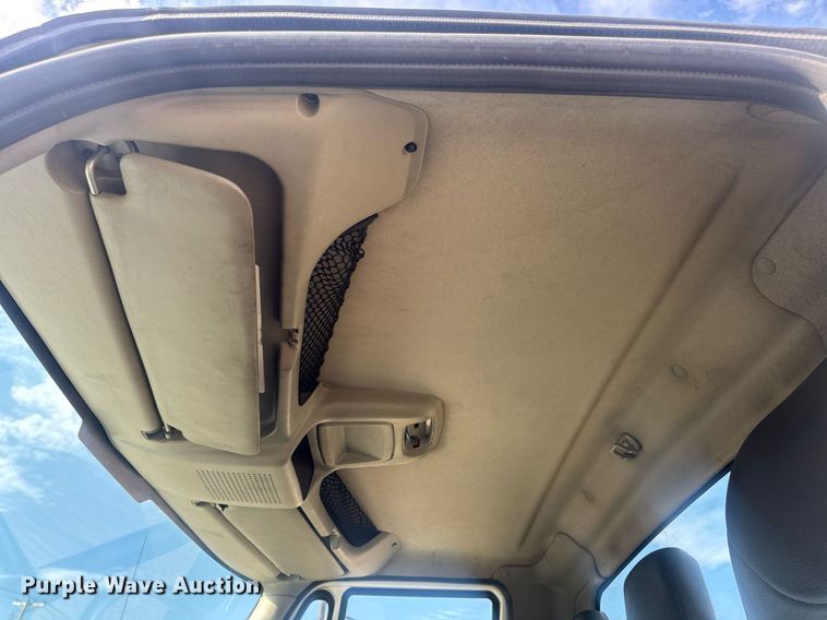 image for item DV4223 2010 International DuraStar 4300 truck cab and chassis