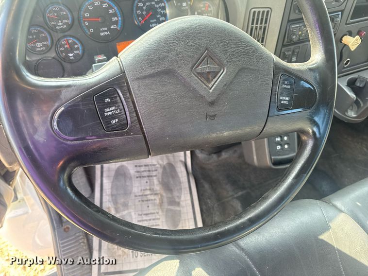 image for item DV4223 2010 International DuraStar 4300 truck cab and chassis