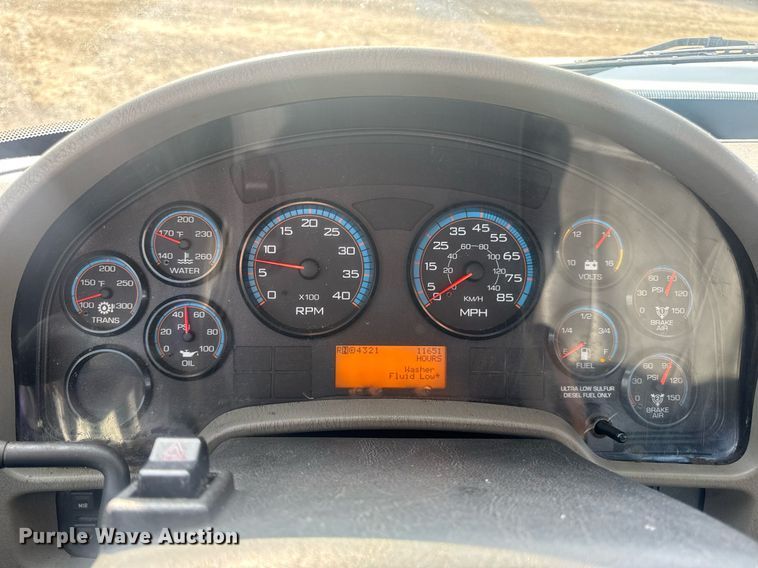 image for item DV4223 2010 International DuraStar 4300 truck cab and chassis