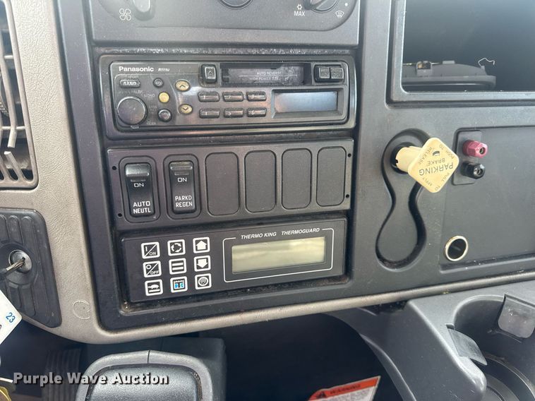 image for item DV4223 2010 International DuraStar 4300 truck cab and chassis