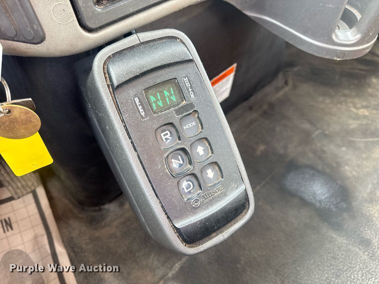 image for item DV4223 2010 International DuraStar 4300 truck cab and chassis