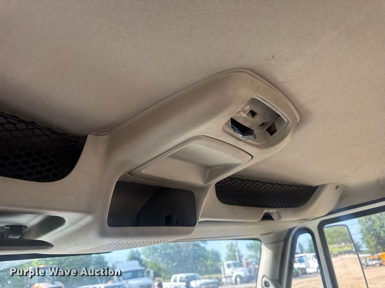 image for item DV4223 2010 International DuraStar 4300 truck cab and chassis