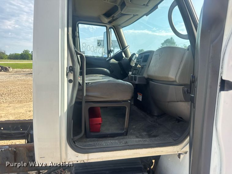 image for item DV4223 2010 International DuraStar 4300 truck cab and chassis