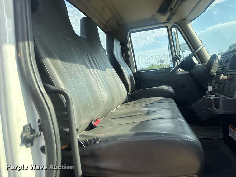 image for item DV4223 2010 International DuraStar 4300 truck cab and chassis