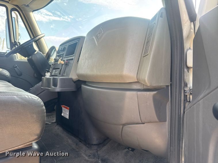 image for item DV4223 2010 International DuraStar 4300 truck cab and chassis