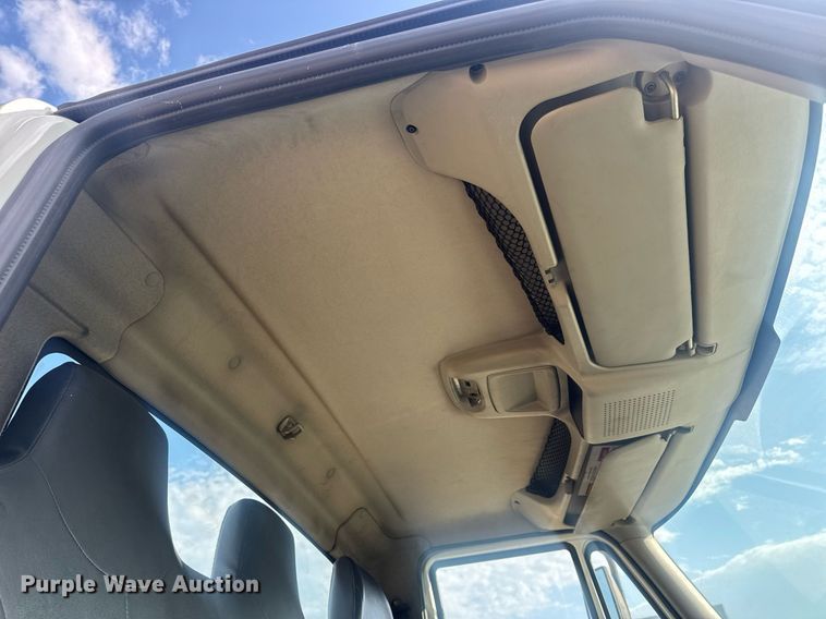 image for item DV4223 2010 International DuraStar 4300 truck cab and chassis