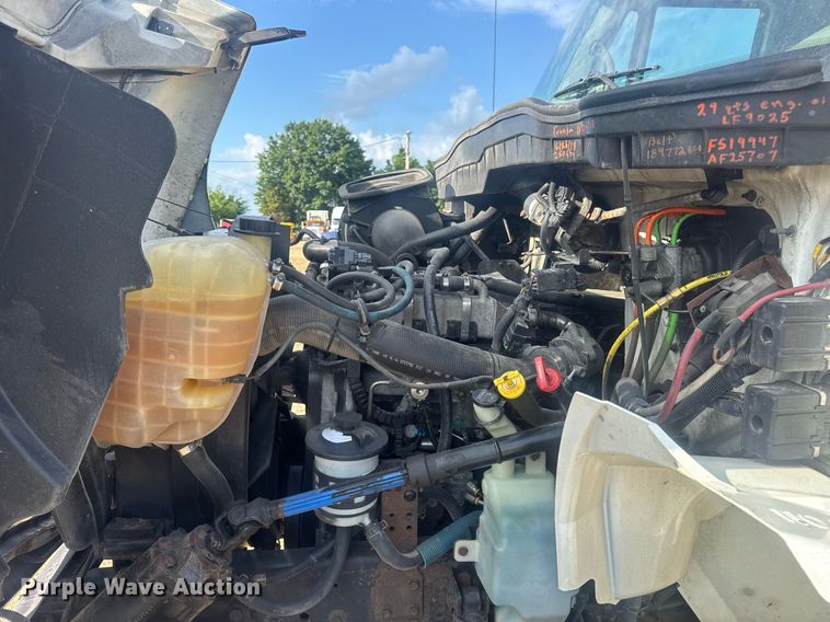 image for item DV4223 2010 International DuraStar 4300 truck cab and chassis