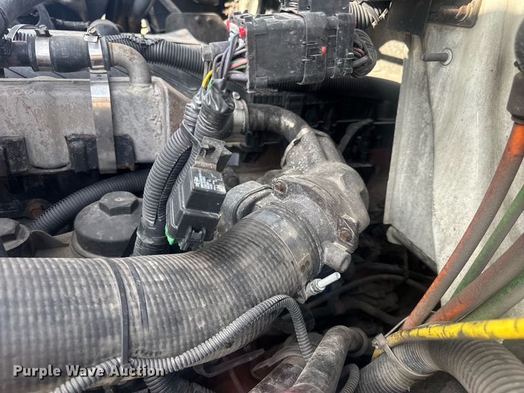 image for item DV4223 2010 International DuraStar 4300 truck cab and chassis