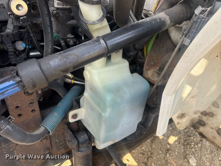 image for item DV4223 2010 International DuraStar 4300 truck cab and chassis