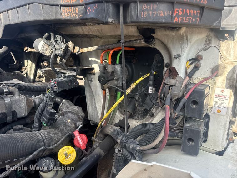 image for item DV4223 2010 International DuraStar 4300 truck cab and chassis