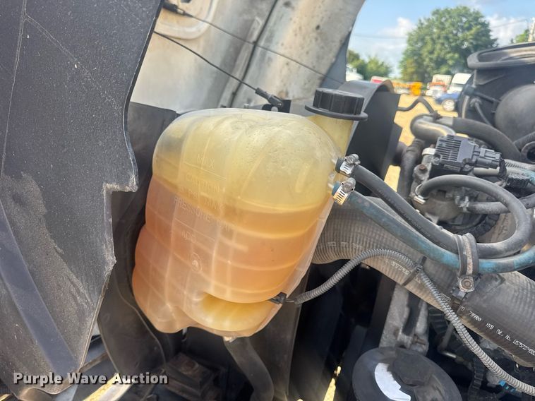 image for item DV4223 2010 International DuraStar 4300 truck cab and chassis