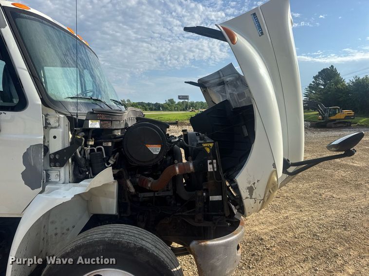 image for item DV4223 2010 International DuraStar 4300 truck cab and chassis