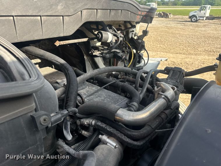 image for item DV4223 2010 International DuraStar 4300 truck cab and chassis