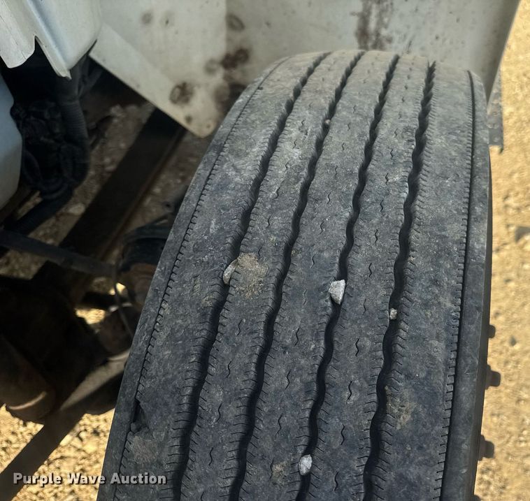 image for item DV4223 2010 International DuraStar 4300 truck cab and chassis