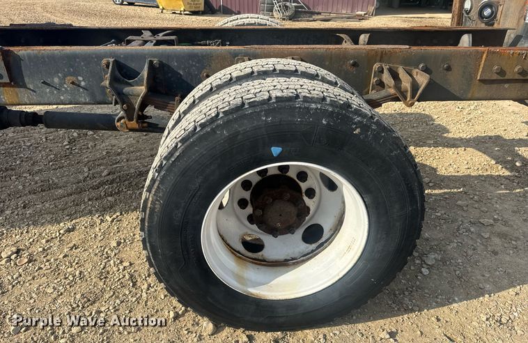 image for item DV4223 2010 International DuraStar 4300 truck cab and chassis