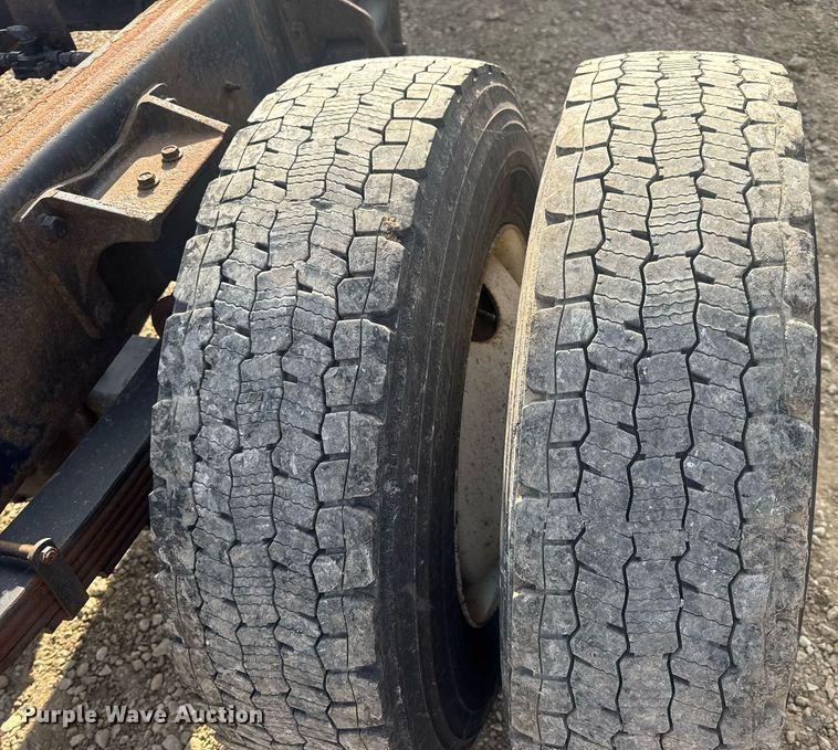 image for item DV4223 2010 International DuraStar 4300 truck cab and chassis