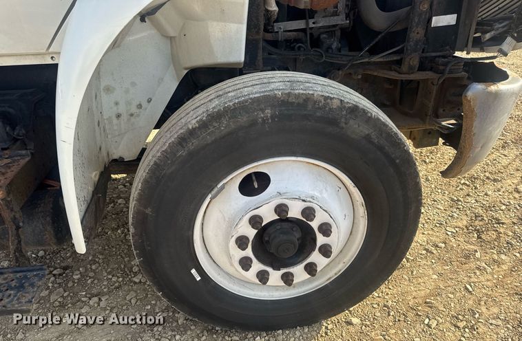 image for item DV4223 2010 International DuraStar 4300 truck cab and chassis