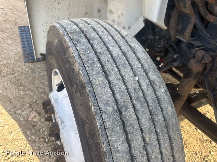 image for item DV4223 2010 International DuraStar 4300 truck cab and chassis