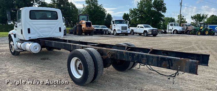 image for item DV4224 2007 International 4300 truck cab and chassis