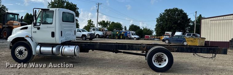 image for item DV4224 2007 International 4300 truck cab and chassis