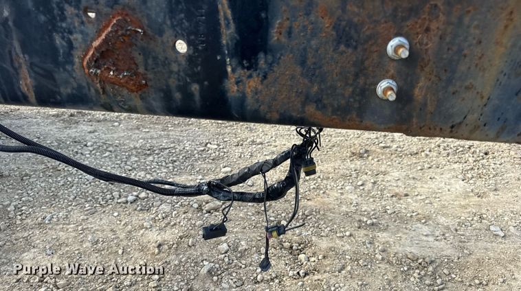 image for item DV4224 2007 International 4300 truck cab and chassis