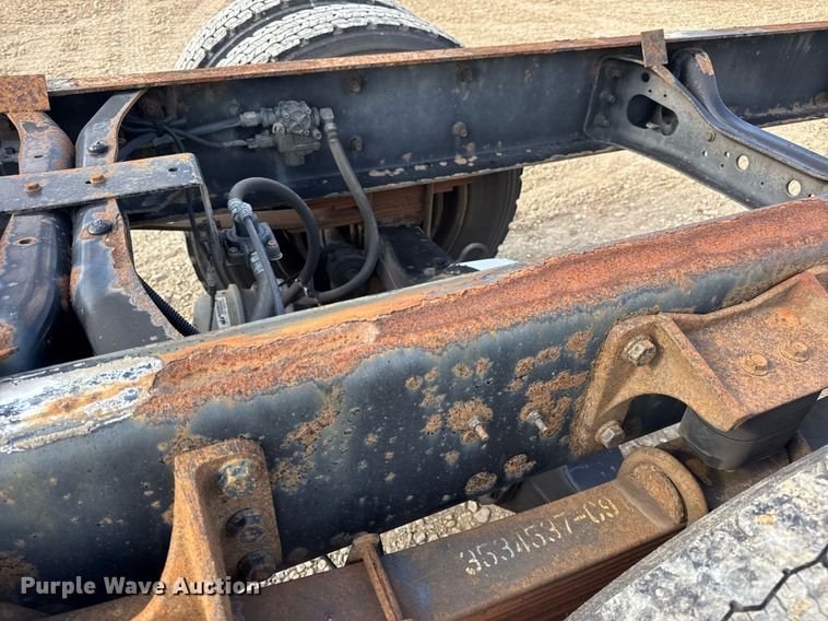 image for item DV4224 2007 International 4300 truck cab and chassis