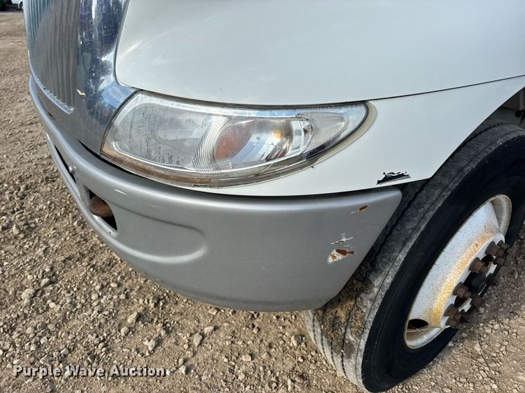 image for item DV4224 2007 International 4300 truck cab and chassis