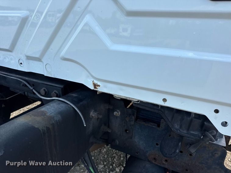 image for item DV4224 2007 International 4300 truck cab and chassis