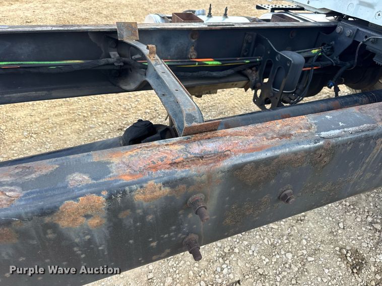 image for item DV4224 2007 International 4300 truck cab and chassis