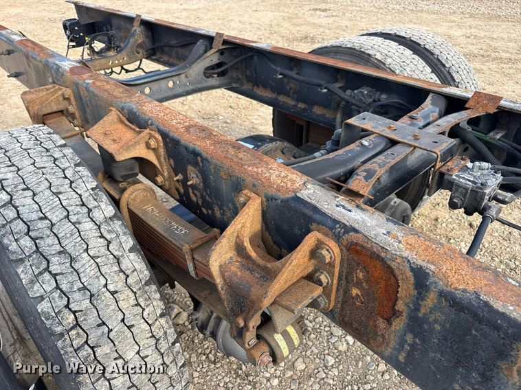 image for item DV4224 2007 International 4300 truck cab and chassis