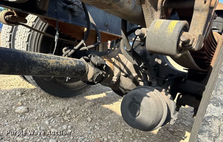 image for item DV4224 2007 International 4300 truck cab and chassis