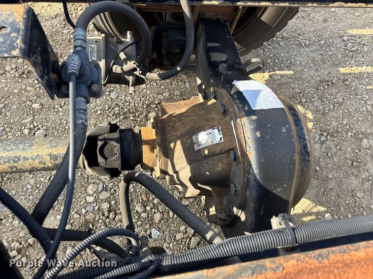 image for item DV4224 2007 International 4300 truck cab and chassis