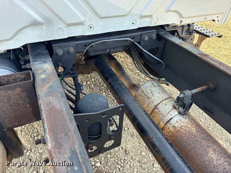 image for item DV4224 2007 International 4300 truck cab and chassis