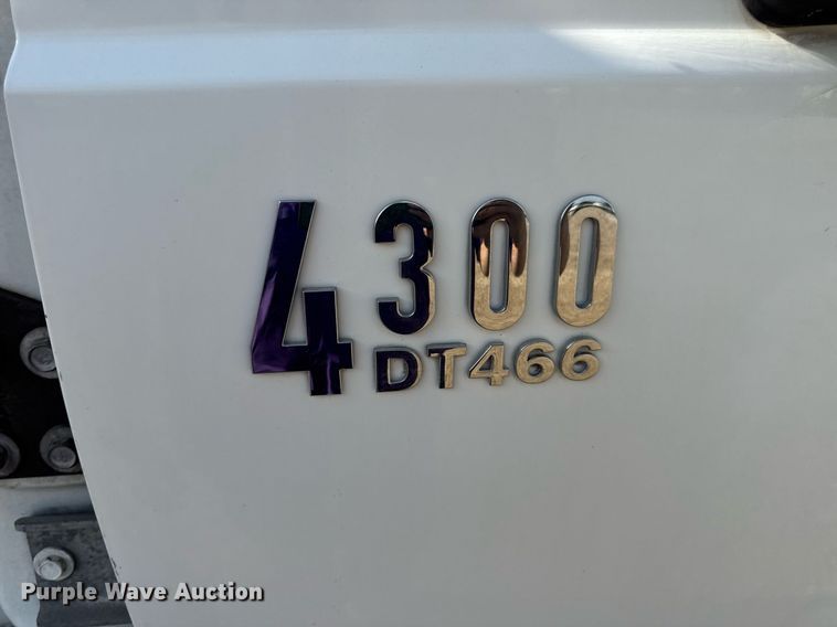 image for item DV4224 2007 International 4300 truck cab and chassis