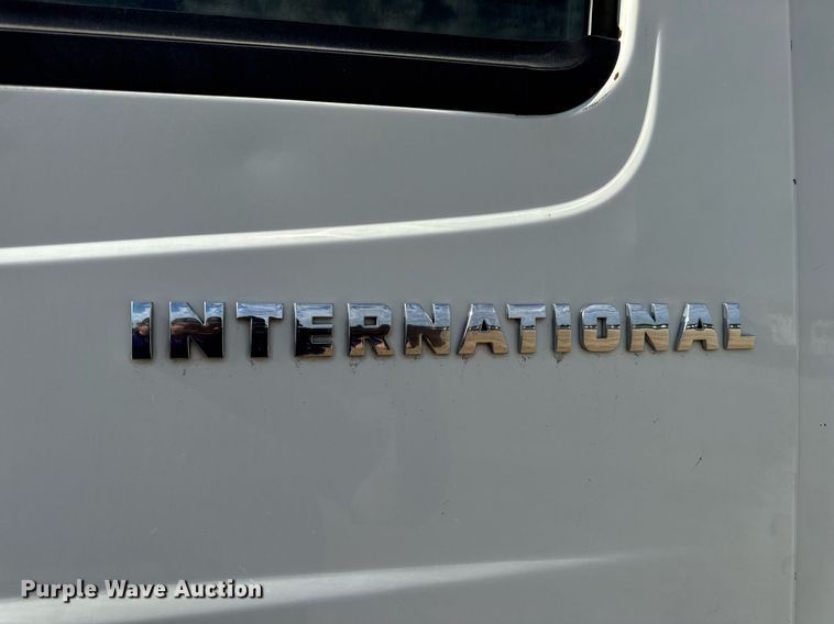 image for item DV4224 2007 International 4300 truck cab and chassis