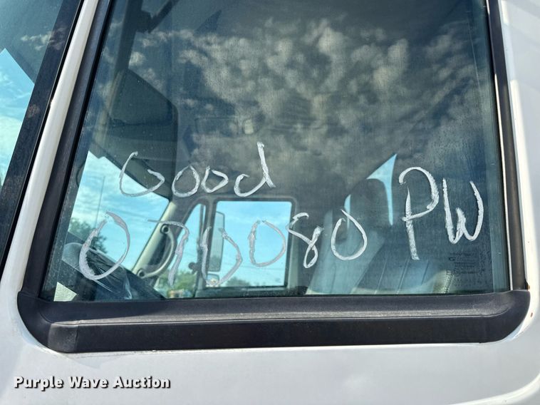 image for item DV4224 2007 International 4300 truck cab and chassis