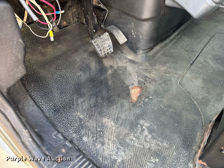 image for item DV4224 2007 International 4300 truck cab and chassis