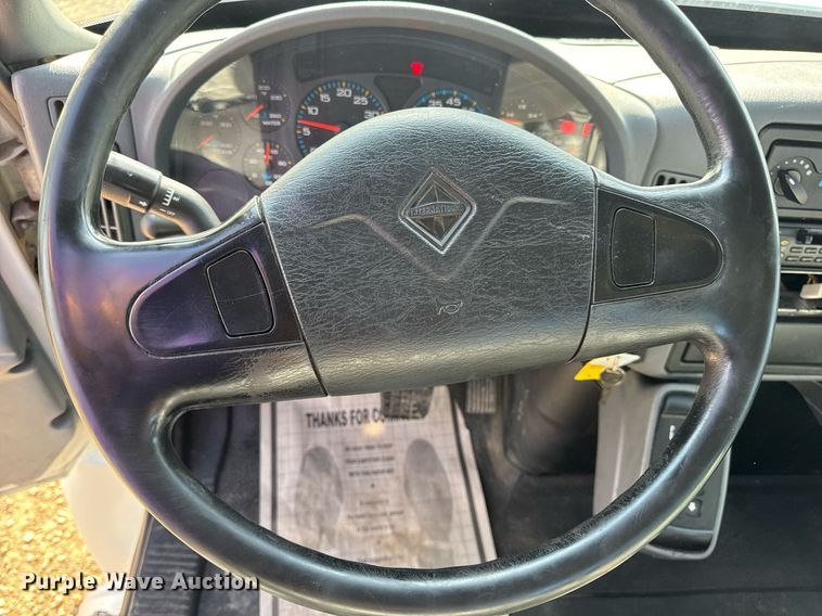 image for item DV4224 2007 International 4300 truck cab and chassis