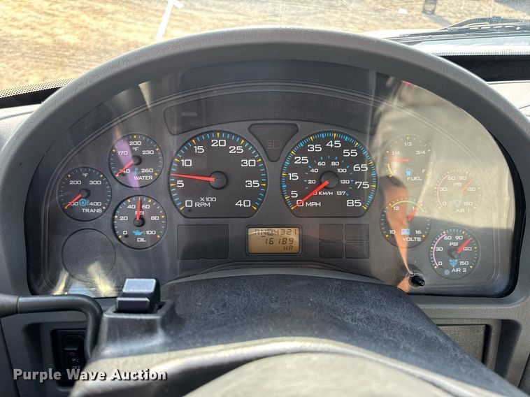 image for item DV4224 2007 International 4300 truck cab and chassis