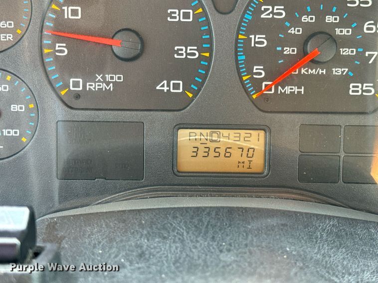 image for item DV4224 2007 International 4300 truck cab and chassis