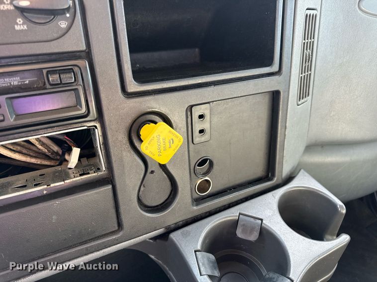 image for item DV4224 2007 International 4300 truck cab and chassis