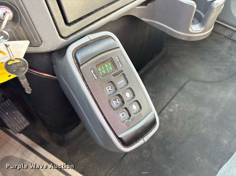 image for item DV4224 2007 International 4300 truck cab and chassis