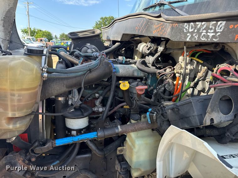 image for item DV4224 2007 International 4300 truck cab and chassis