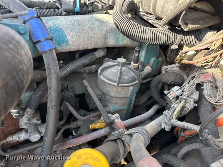 image for item DV4224 2007 International 4300 truck cab and chassis