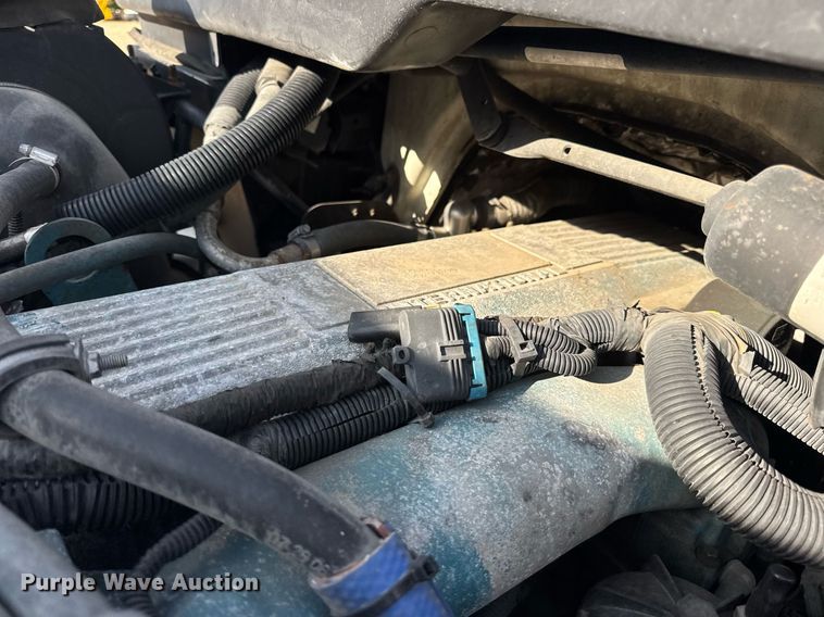 image for item DV4224 2007 International 4300 truck cab and chassis